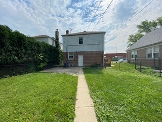 back of house featuring a yard