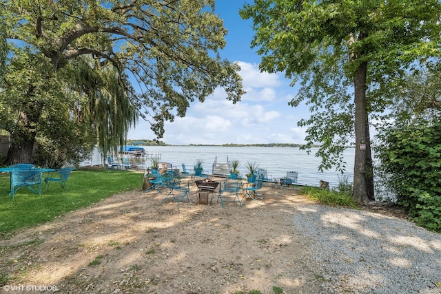 view of yard featuring a water view