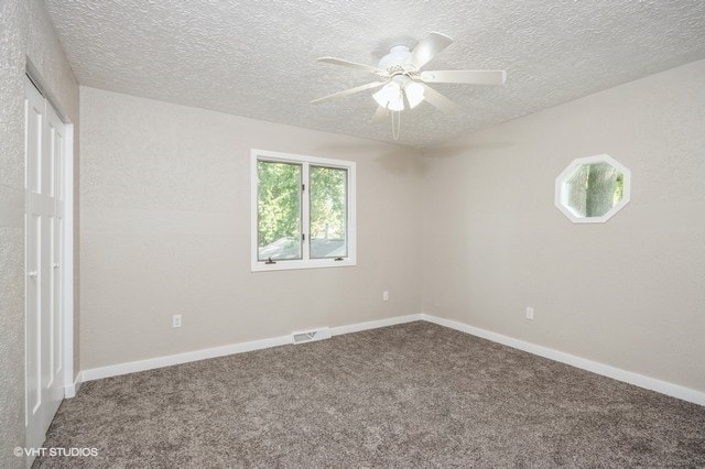 unfurnished bedroom featuring carpet flooring, ceiling fan, and a textured ceiling