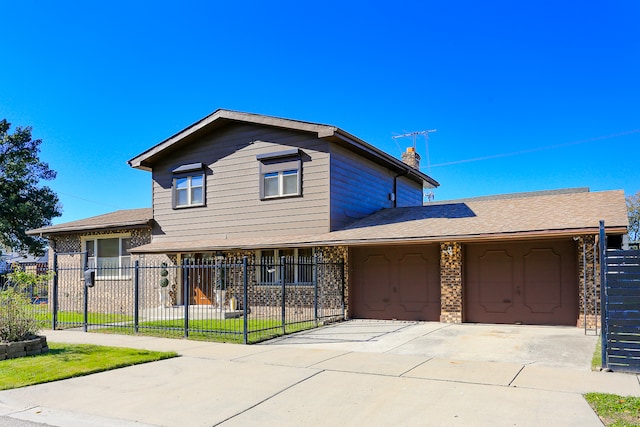 view of front of house featuring a front lawn and a garage