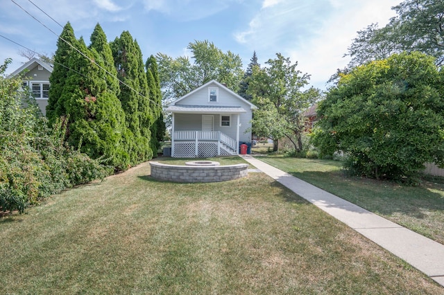 view of front of property with a front yard