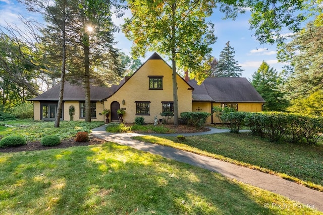 view of front of house with a front yard