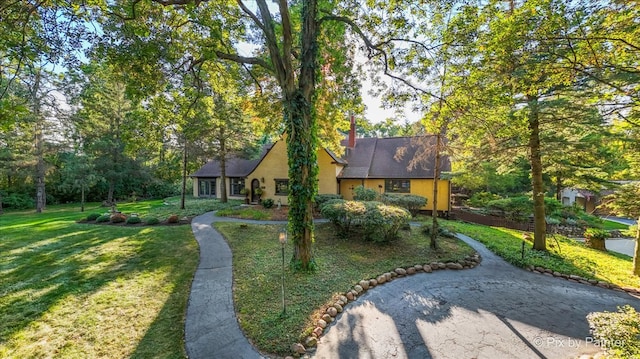 view of front of house with a front yard