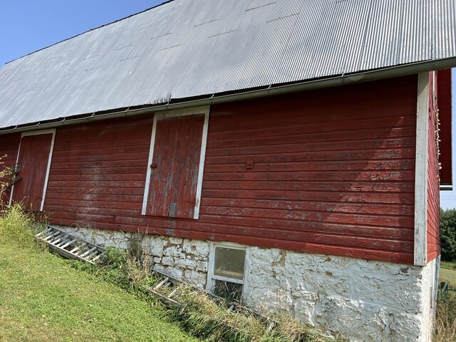 view of side of home featuring a lawn