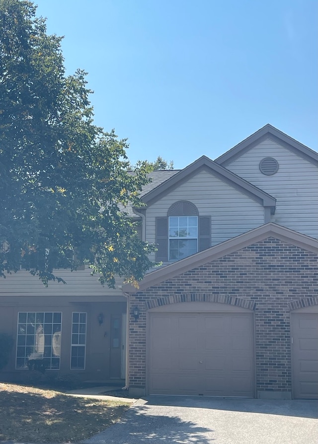 view of front facade with a garage