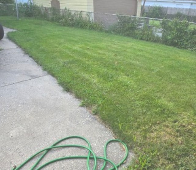 14420 S Lowe Ave, Riverdale, IL 60827 - view of grassy yard