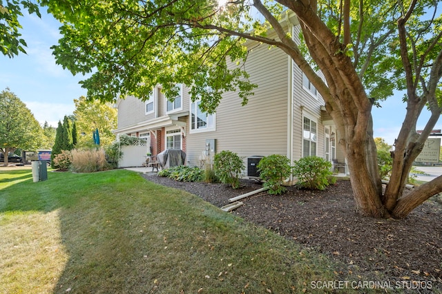 view of front of property with a front yard