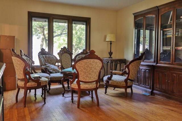 living area with light hardwood / wood-style flooring