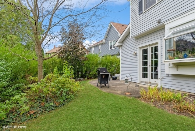 view of yard featuring a patio area