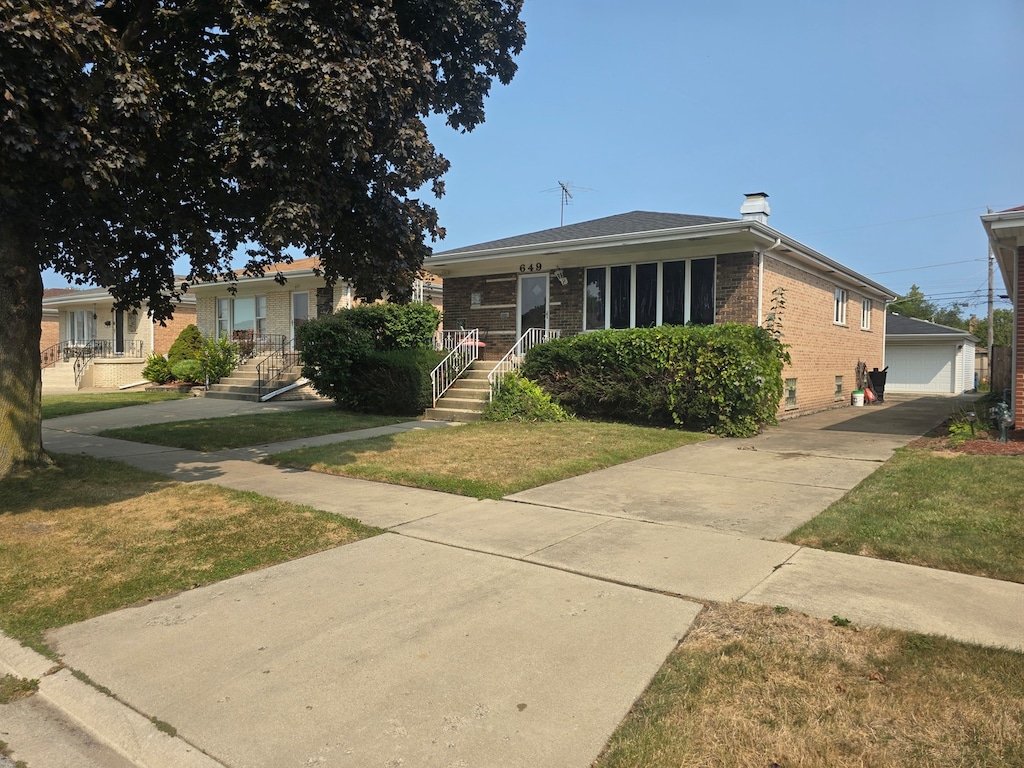 view of front of property with a porch and a front yard