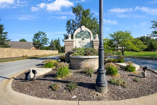 view of community / neighborhood sign