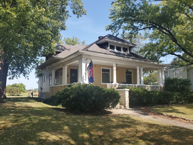 view of front facade with a porch and a front yard