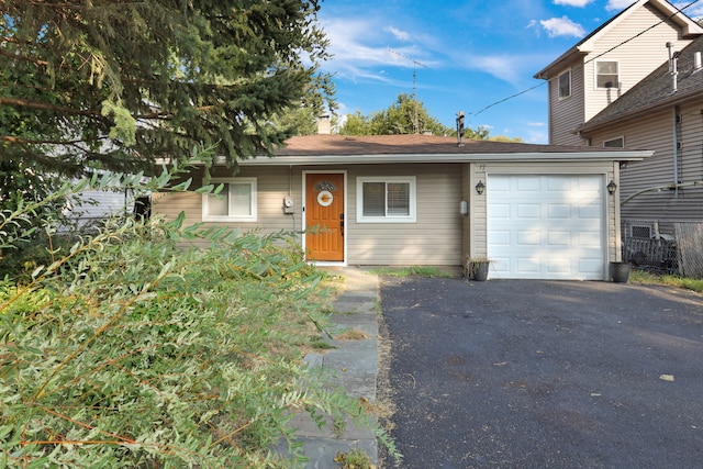 view of front facade featuring a garage