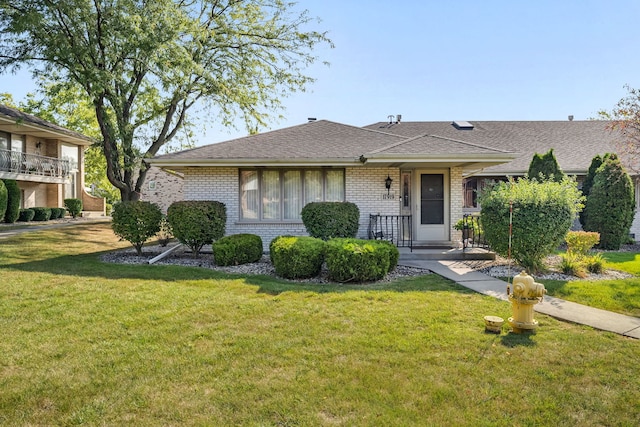 view of front of property with a front yard