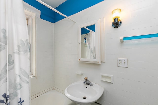 bathroom with shower / bath combo and sink