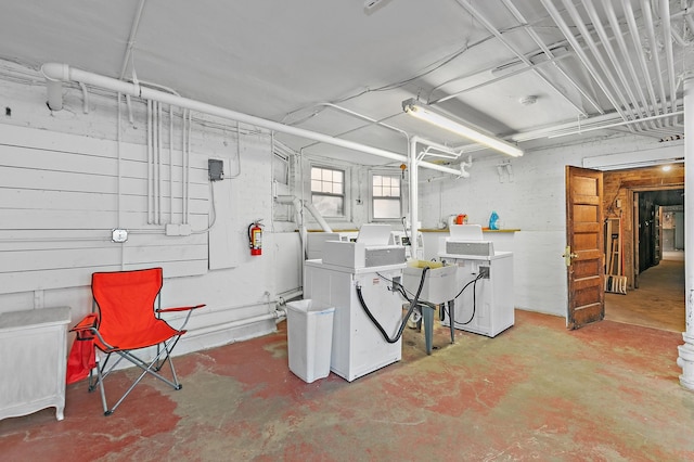 basement featuring washing machine and clothes dryer