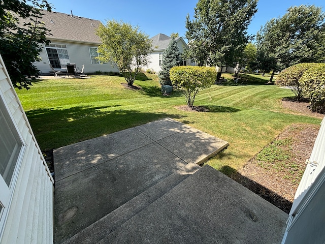 view of yard with a patio area