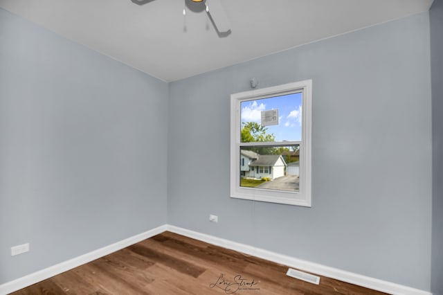 unfurnished room with wood-type flooring and ceiling fan