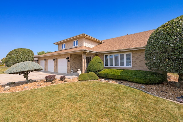 view of front facade featuring a garage and a front yard