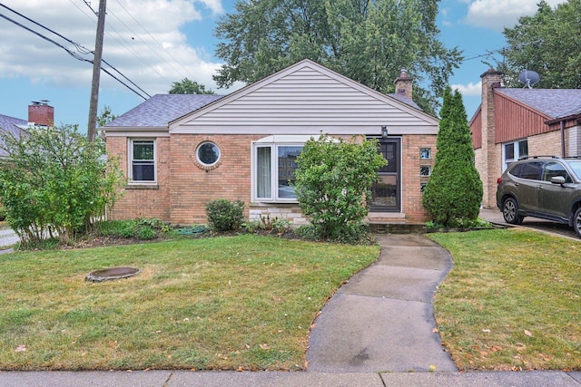 view of front of home with a front lawn