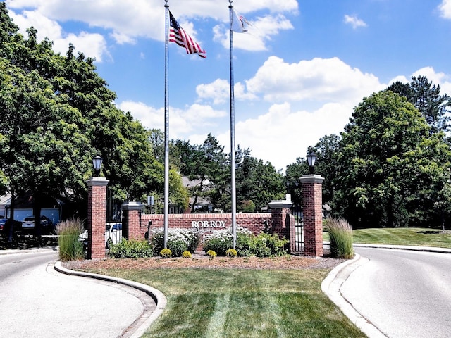 community sign featuring a yard