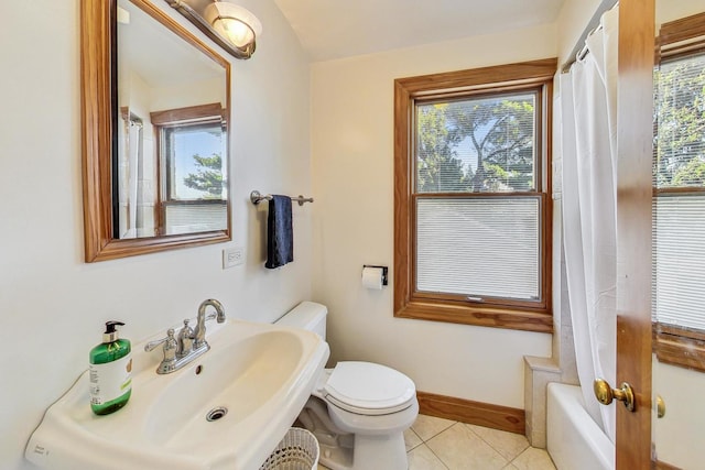 full bathroom with a healthy amount of sunlight, tile patterned flooring, toilet, and shower / tub combo with curtain