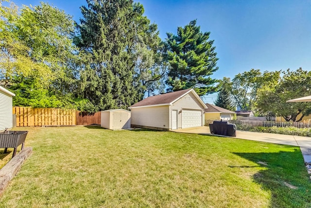 view of yard with a storage shed