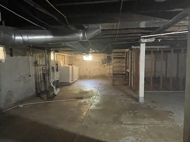 basement featuring washer / clothes dryer