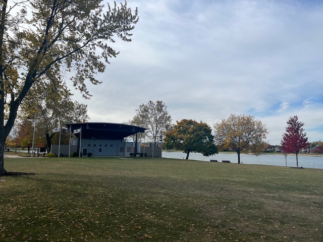 view of yard featuring a water view