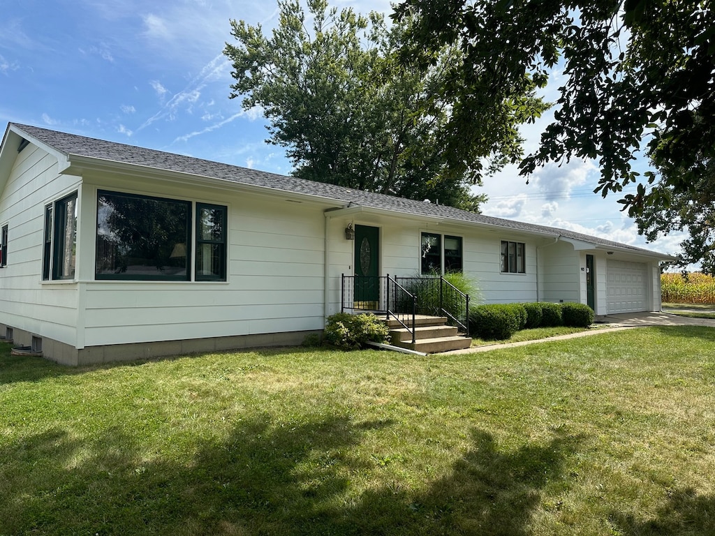 view of front of house with a front lawn and a garage