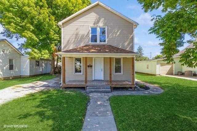 view of front of property featuring a front lawn and a porch