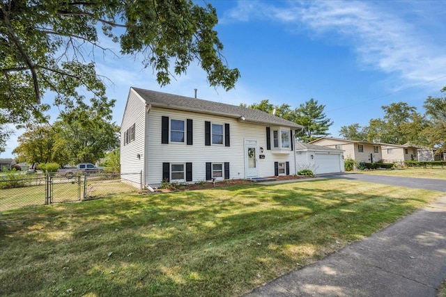 split foyer home featuring a front lawn