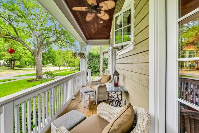balcony with covered porch and a ceiling fan