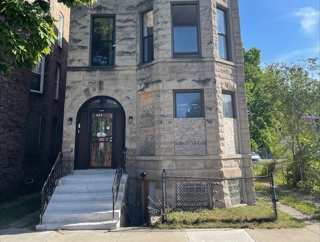 view of front facade