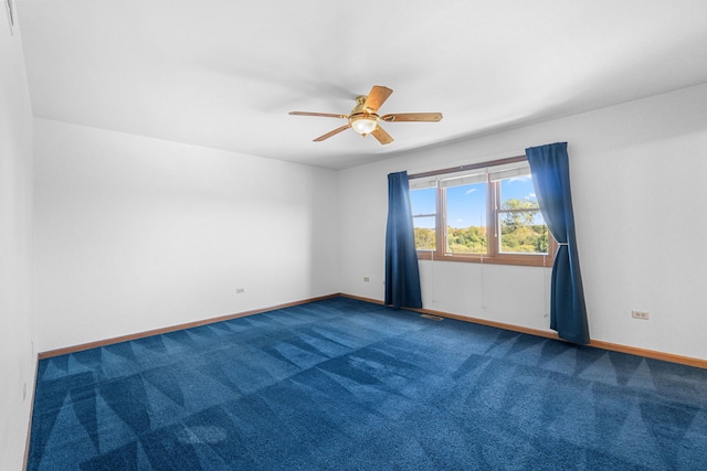 carpeted empty room featuring ceiling fan