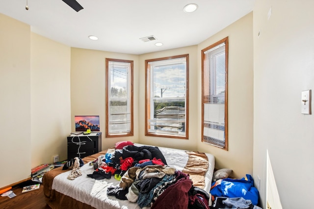 bedroom featuring ceiling fan