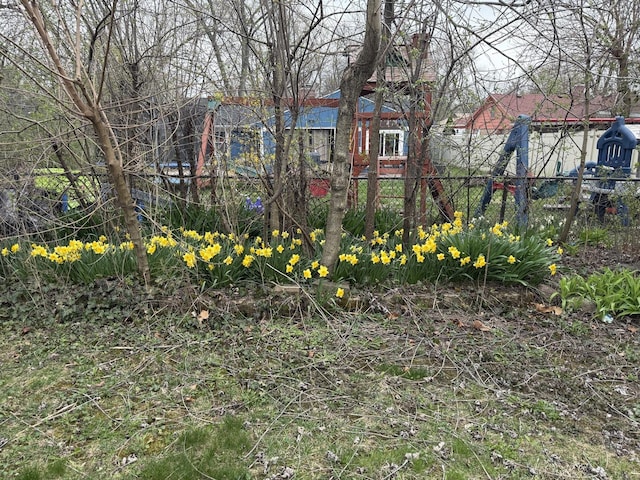view of yard featuring fence
