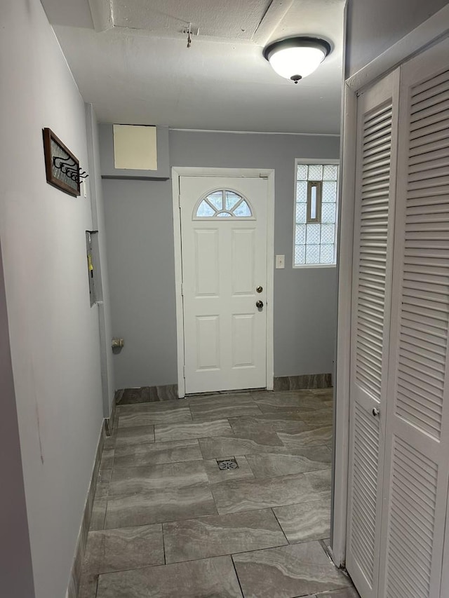 entryway featuring baseboards