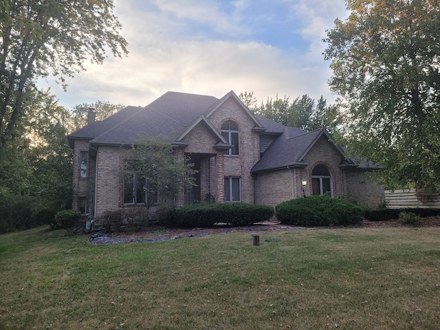 view of front of property with a yard