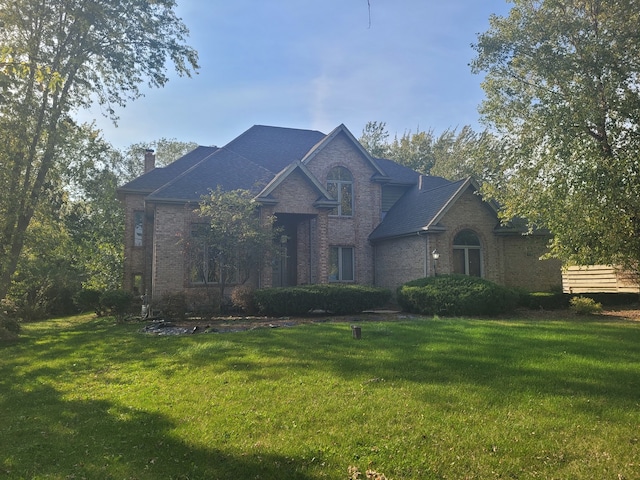 view of front of property with a front yard