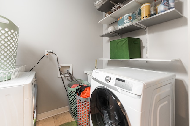 washroom featuring light tile patterned floors and independent washer and dryer