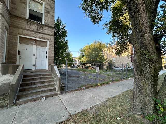 Listing photo 2 for 2913 W Lexington St, Chicago IL 60612