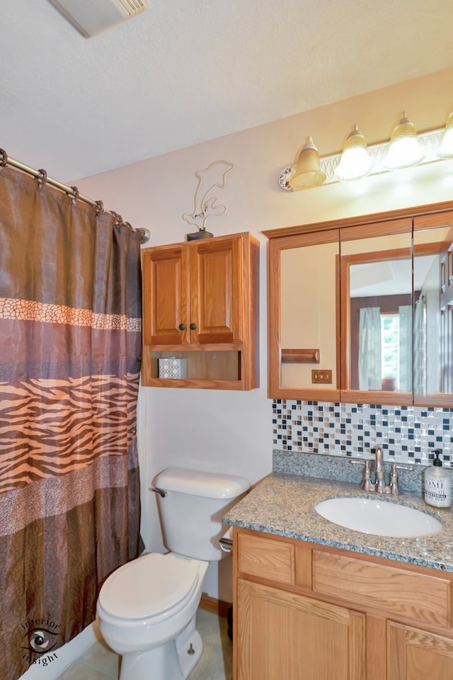 bathroom featuring a shower with shower curtain, vanity, tasteful backsplash, and toilet