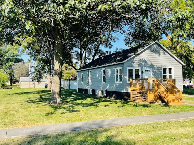 view of front of property with a front yard