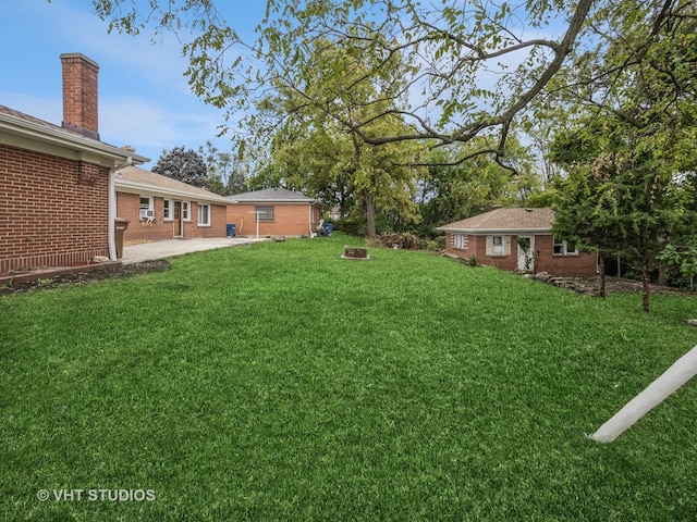 view of yard with a patio