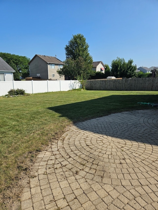 view of yard featuring a patio