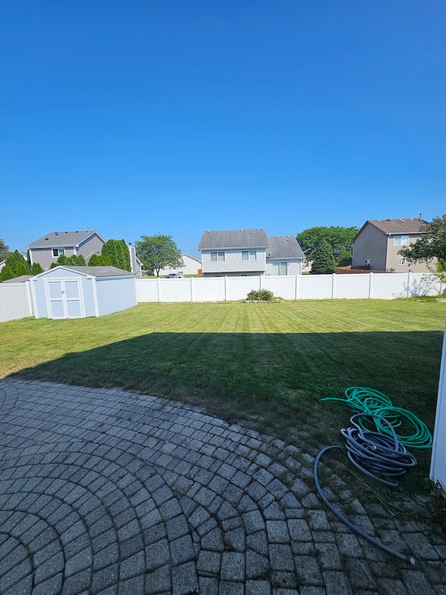 view of yard featuring a patio area