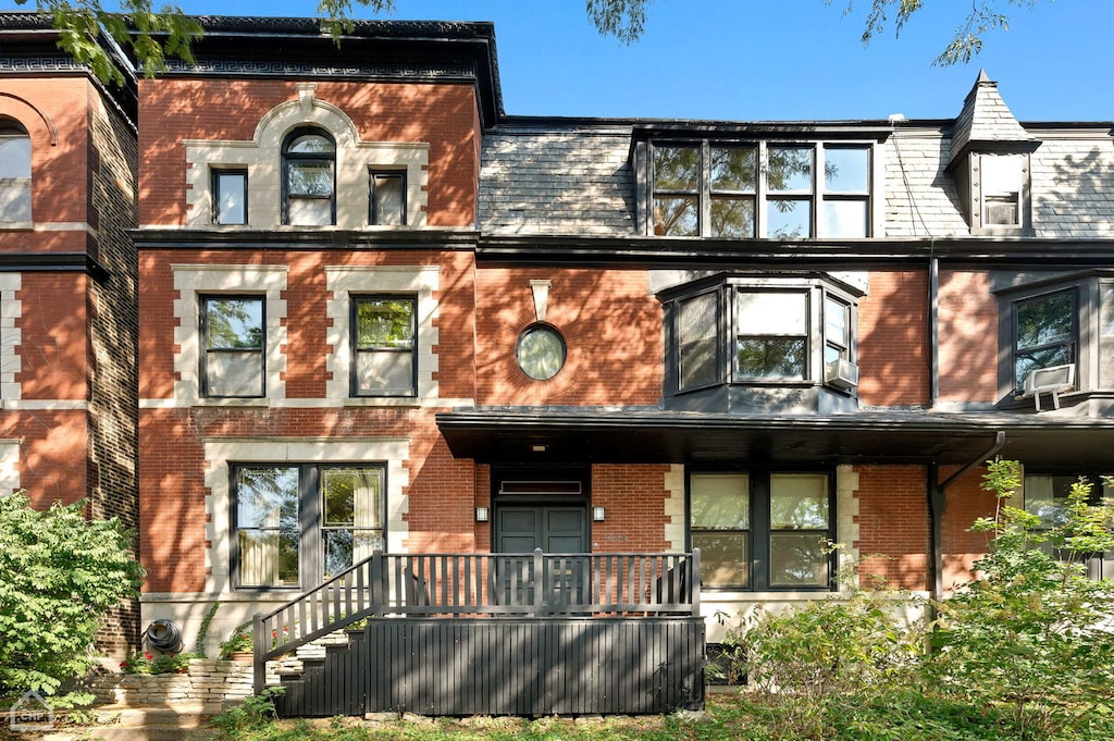 townhome / multi-family property with covered porch