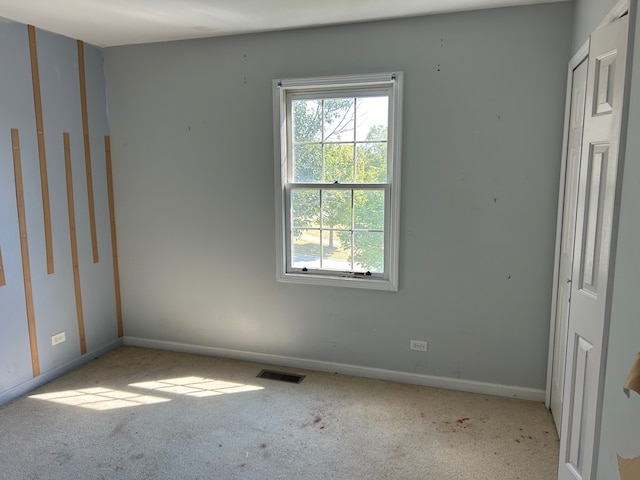 unfurnished room with carpet floors