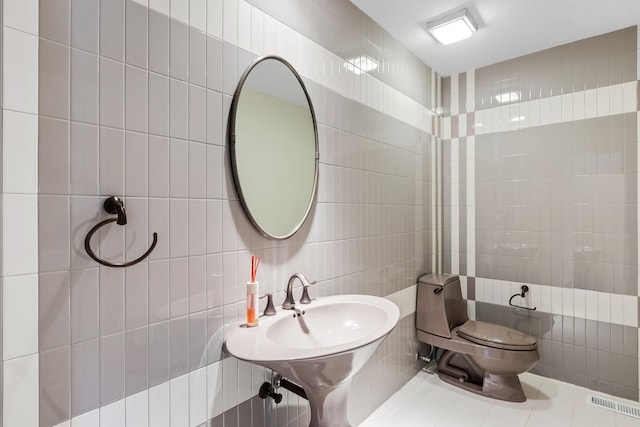 1204 Hawthorne Ln, Hinsdale, IL 60521 - bathroom with visible vents, toilet, a sink, tile walls, and tile patterned floors